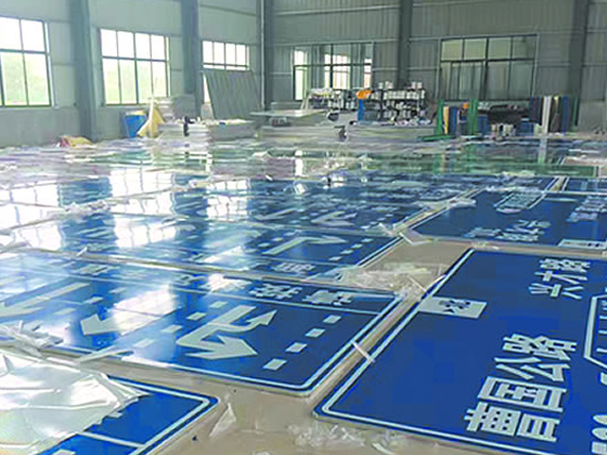 交通标志标牌对道路交通不可或缺的重要性！